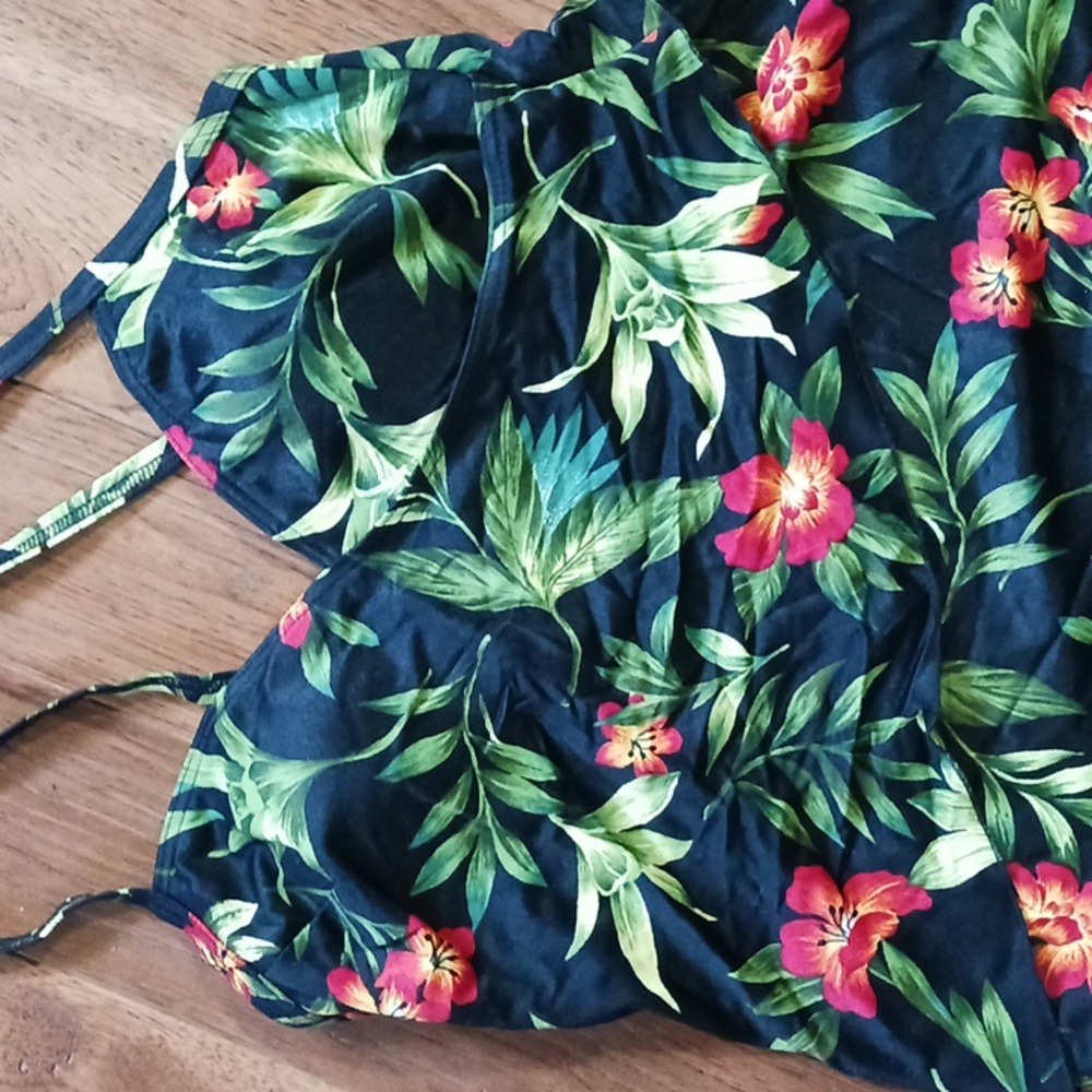 Swimsuit - Picture 2 of 5